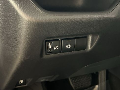 Used 2025 Toyota RAV4 XLE AWD/4WD image 31