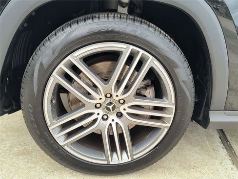 Used 2025 Mercedes-Benz GLS 450 4MATIC image 14