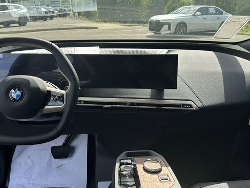 Used 2026 BMW iX xDrive45 w/ Executive Package image 19