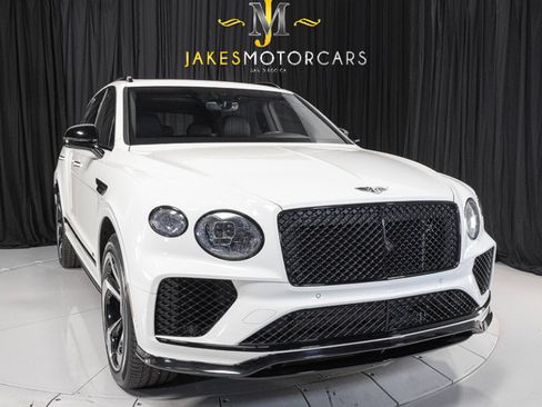 Used 2022 Bentley Bentayga AWD/4WD image 16