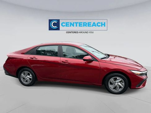 Used 2024 Hyundai Elantra SE FWD image 5