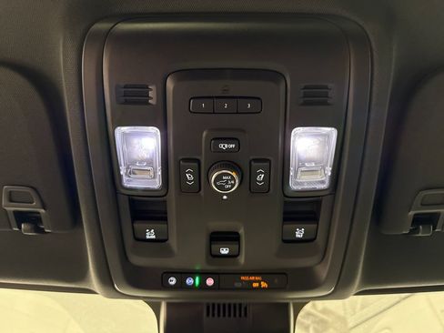 Used 2024 Chevrolet Tahoe Z71 w/ Luxury Package AWD/4WD image 24