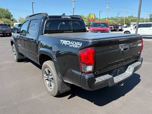 Used 2019 Toyota Tacoma TRD Sport AWD/4WD image 5