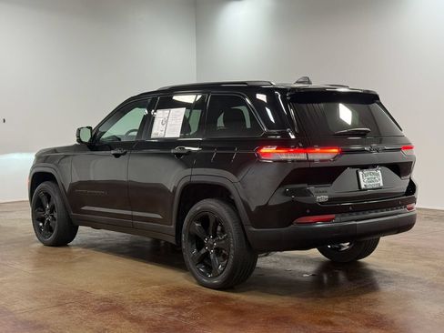 Used 2024 Jeep Grand Cherokee Altitude AWD/4WD image 5