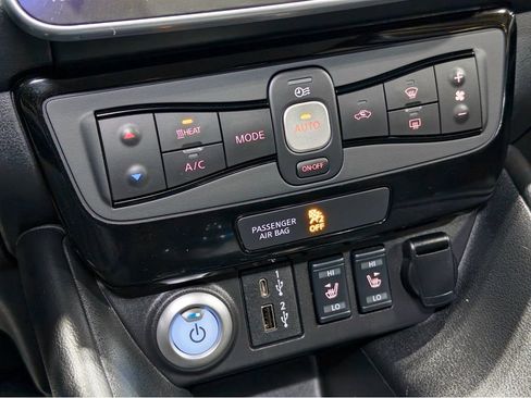 Used 2021 Nissan Leaf SV w/ SV Technology Package image 15