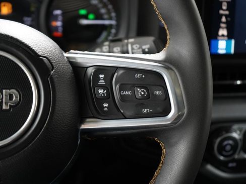 Used 2024 Jeep Wrangler Unlimited Sahara w/ Technology Group AWD/4WD image 16