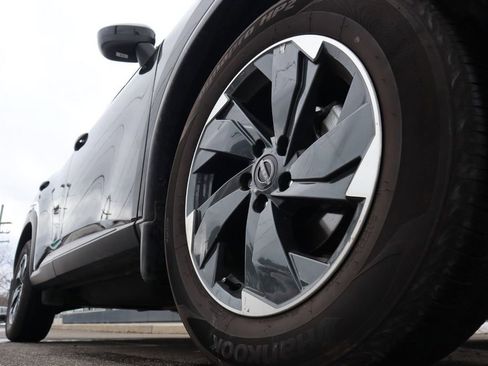 Certified 2025 Nissan Rogue SV AWD/4WD image 9