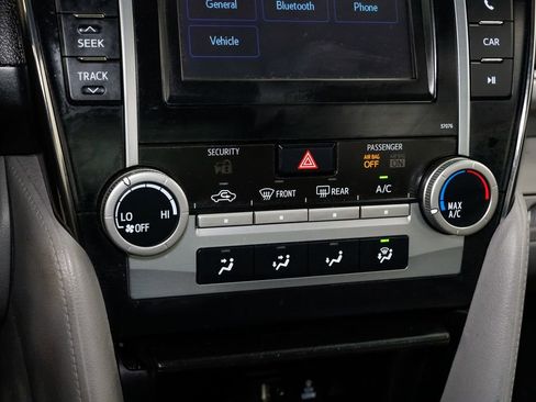 Used 2013 Toyota Camry LE image 16