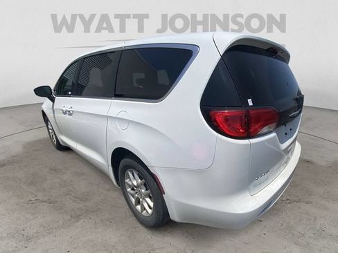 Used 2023 Chrysler Voyager LX FWD image 7