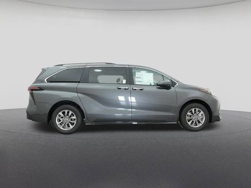 New 2025 Toyota Sienna XLE image 19