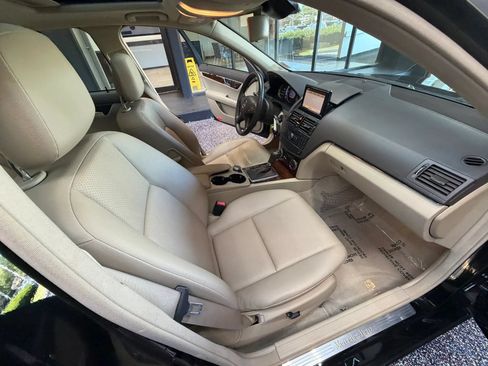 Used 2009 Mercedes-Benz C 300 4MATIC Sedan image 37