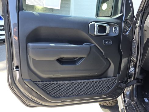 New 2026 Jeep Gladiator Rubicon w/ Steel Power Dome Hood Package AWD/4WD image 6