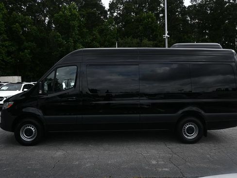 Used 2025 Mercedes-Benz Sprinter 2500 image 3