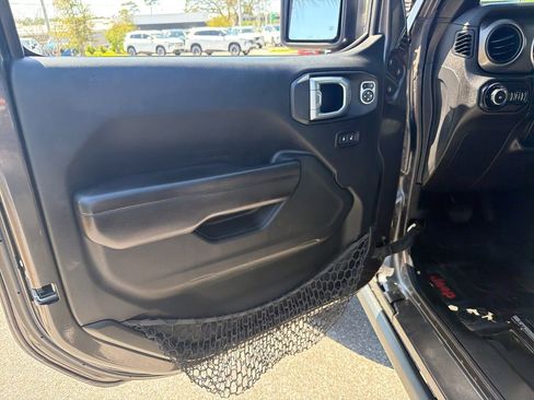 Used 2018 Jeep Wrangler Unlimited Sport S image 14