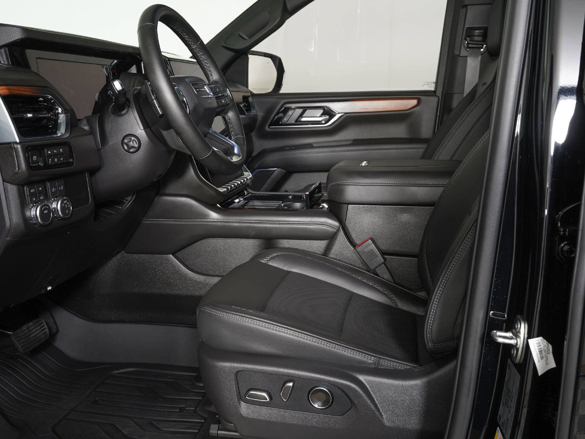 Used 2026 GMC Yukon XL Denali w/ Sun & Power Step Package AWD/4WD image 15