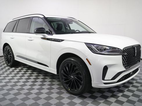 New 2026 Lincoln Aviator Reserve w/ Jet Appearance Package AWD/4WD image 8