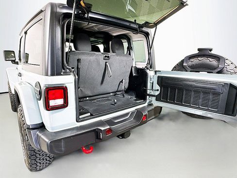 Used 2023 Jeep Wrangler Rubicon w/ Cold Weather Group AWD/4WD image 25