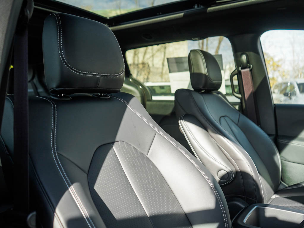 New 2026 Chrysler Pacifica Select AWD/4WD image 11