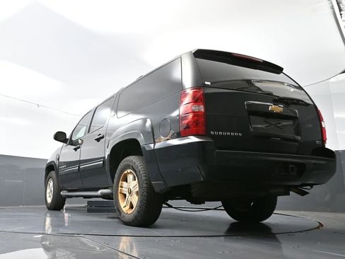 Used 2011 Chevrolet Suburban LT image 31