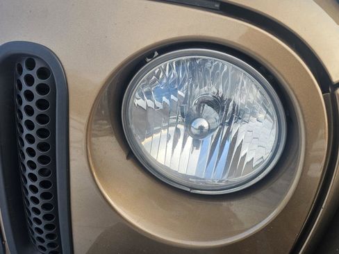 Used 2015 Jeep Wrangler Unlimited Sahara w/ Max Tow Package image 18