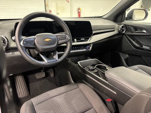 Used 2026 Chevrolet Equinox LT FWD image 25