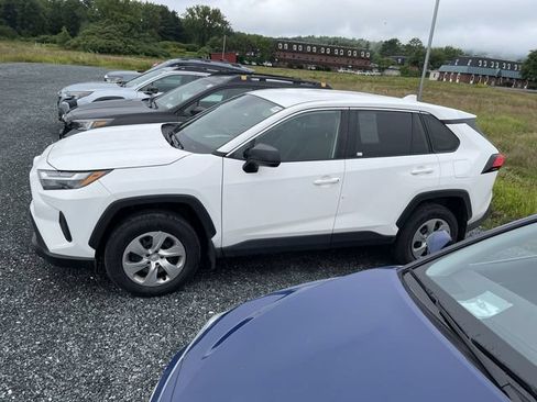 Certified 2023 Toyota RAV4 LE AWD/4WD image 4
