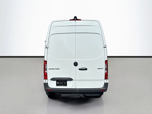 Used 2024 Mercedes-Benz Sprinter 2500 image 4
