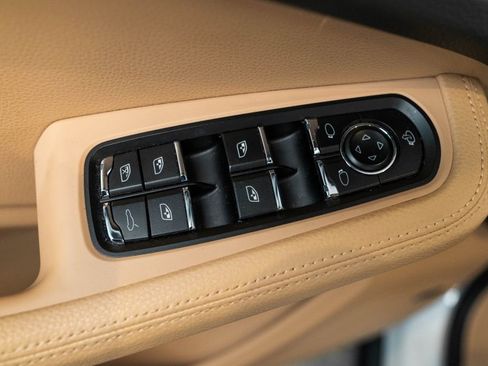 Certified 2023 Porsche Macan S AWD/4WD image 18