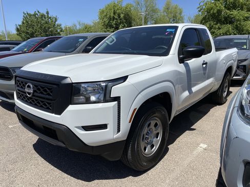 Used 2022 Nissan Frontier S RWD image 5