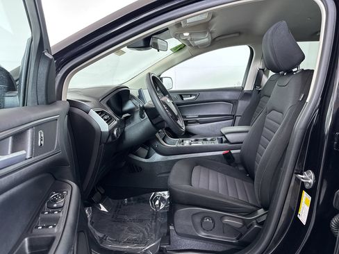 Used 2023 Ford Edge SE w/ Black Appearance Package image 4