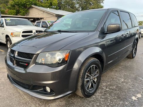Used 2017 Dodge Grand Caravan GT image 2