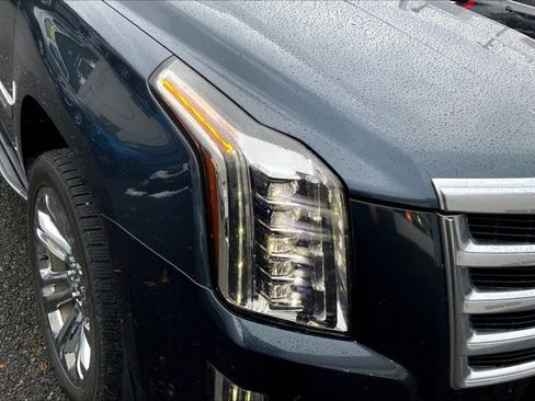 Used 2020 Cadillac Escalade Luxury image 27