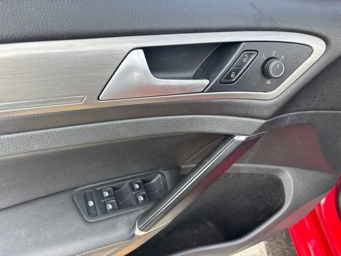 Used 2015 Volkswagen Golf 4-Door FWD image 14