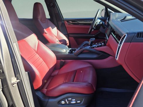 Used 2019 Porsche Cayenne E-Hybrid image 19