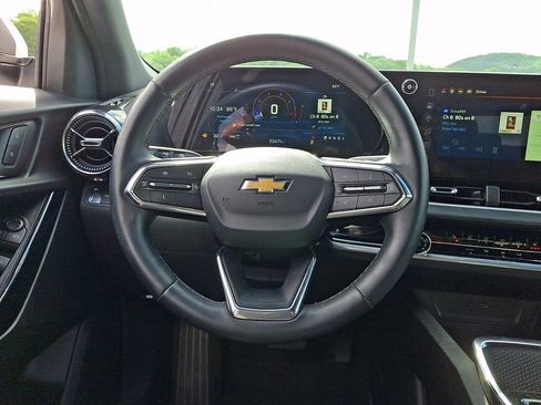 Used 2025 Chevrolet Equinox LT AWD/4WD image 19