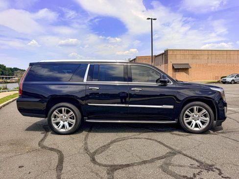 Used 2020 Cadillac Escalade ESV Luxury AWD/4WD image 7