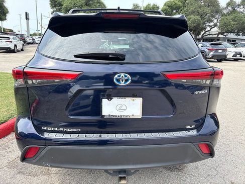 Used 2023 Toyota Highlander XLE FWD image 4