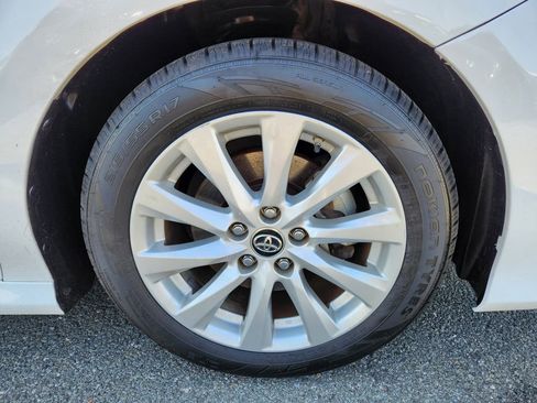 Used 2018 Toyota Camry LE image 7