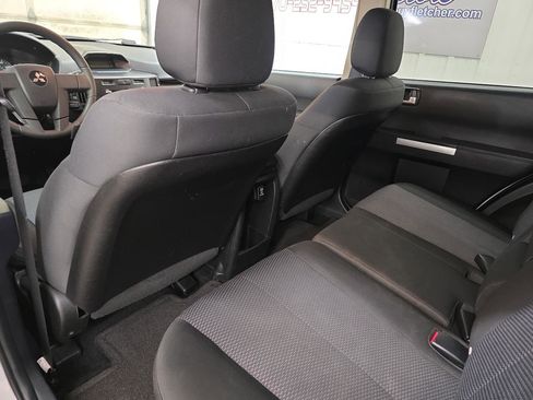 Used 2011 Mitsubishi Endeavor LS image 26