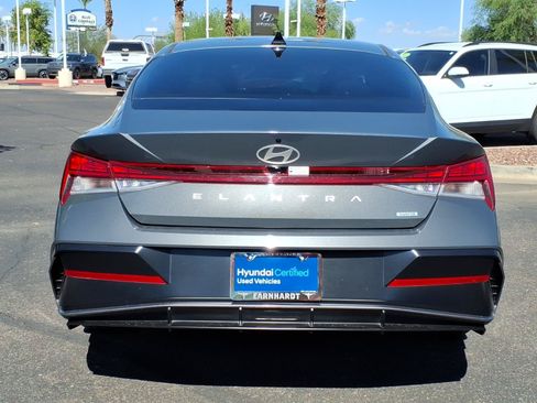 Certified 2025 Hyundai Elantra Limited FWD image 4