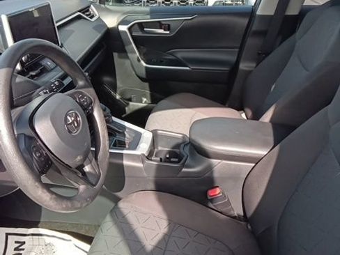 Used 2025 Toyota RAV4 XLE AWD/4WD image 6