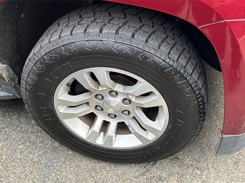 Used 2019 Chevrolet Suburban LT image 7