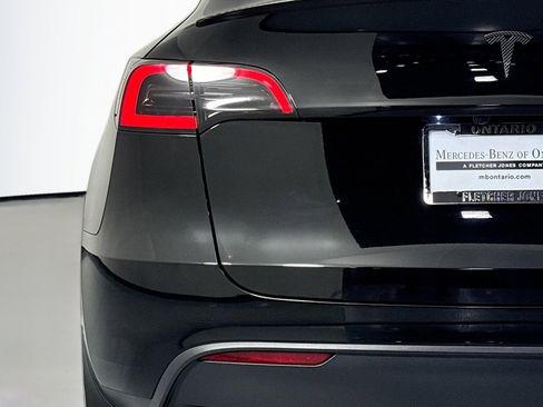 Used 2023 Tesla Model Y Performance image 14