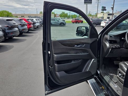 Used 2017 Cadillac Escalade Platinum AWD/4WD image 11