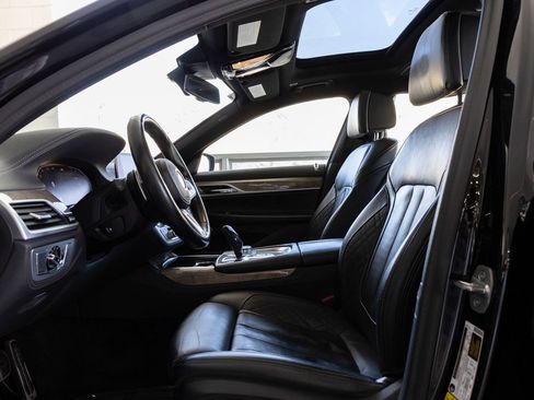 Used 2020 BMW 740i w/ M Sport Package RWD image 14