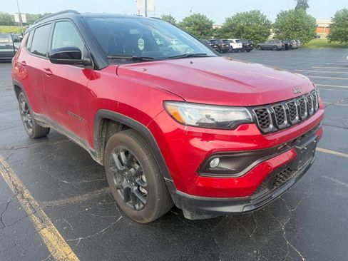 Used 2024 Jeep Compass Latitude w/ Altitude Special Edition AWD/4WD image 2