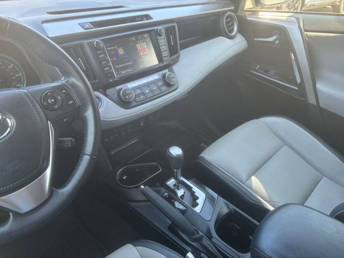 Used 2018 Toyota RAV4 Limited w/ Advanced Technology Package image 28