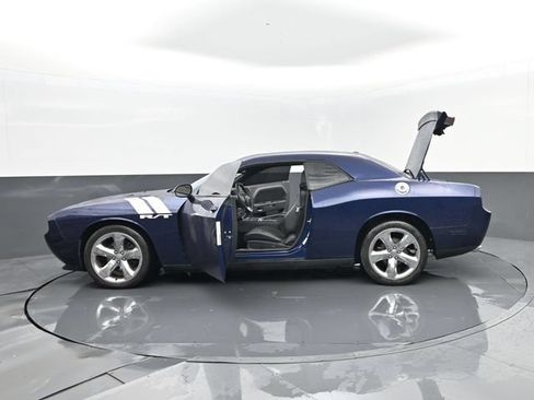 Used 2014 Dodge Challenger SXT Plus RWD image 28