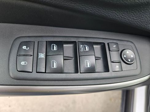 Used 2019 Jeep Cherokee Latitude w/ Popular Appearance Group image 14