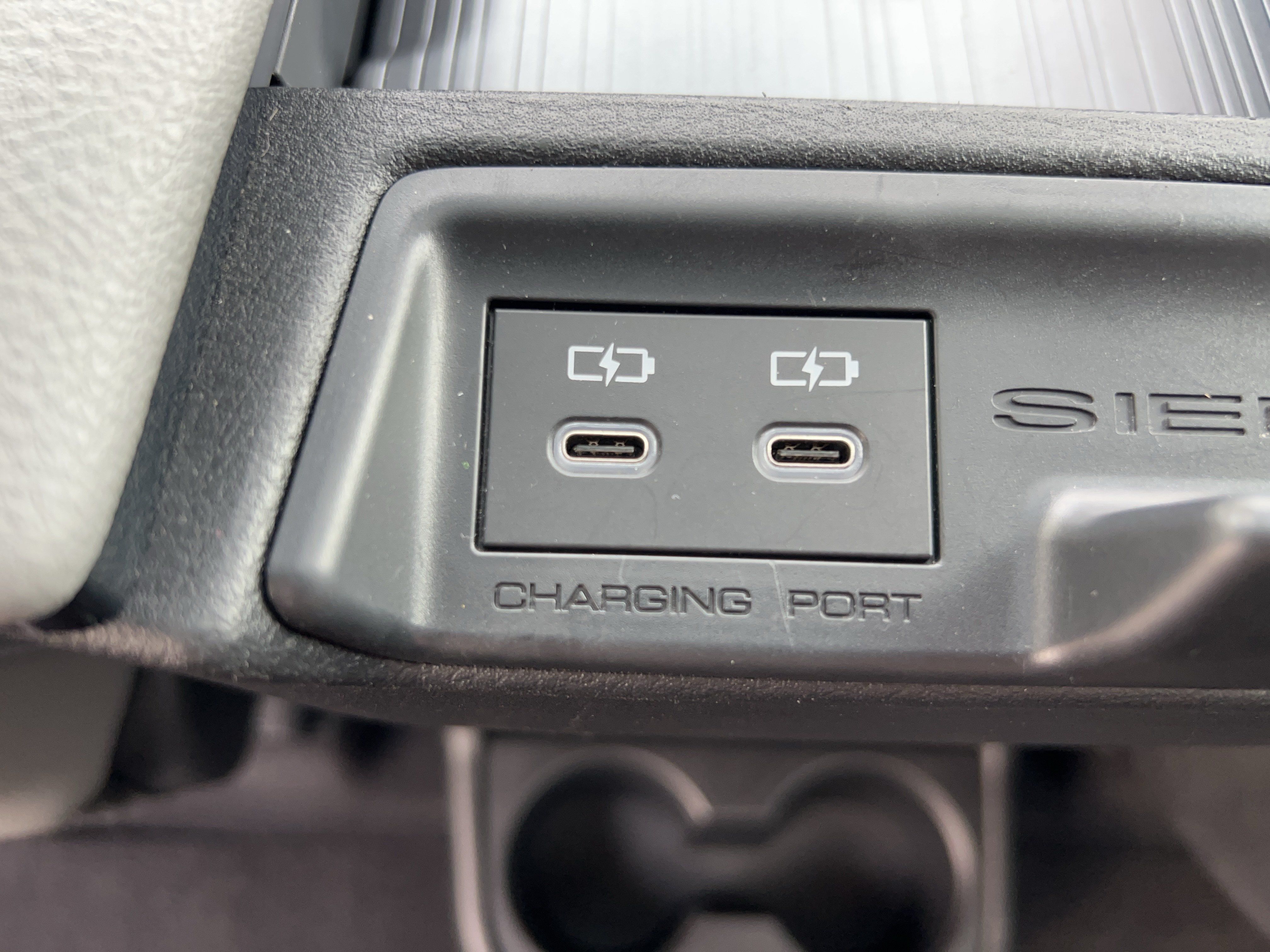 Certified 2025 Toyota Sienna XLE FWD image 23